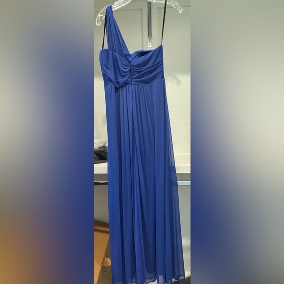 Formal, one shoulder evening gown - Picture 3 of 4